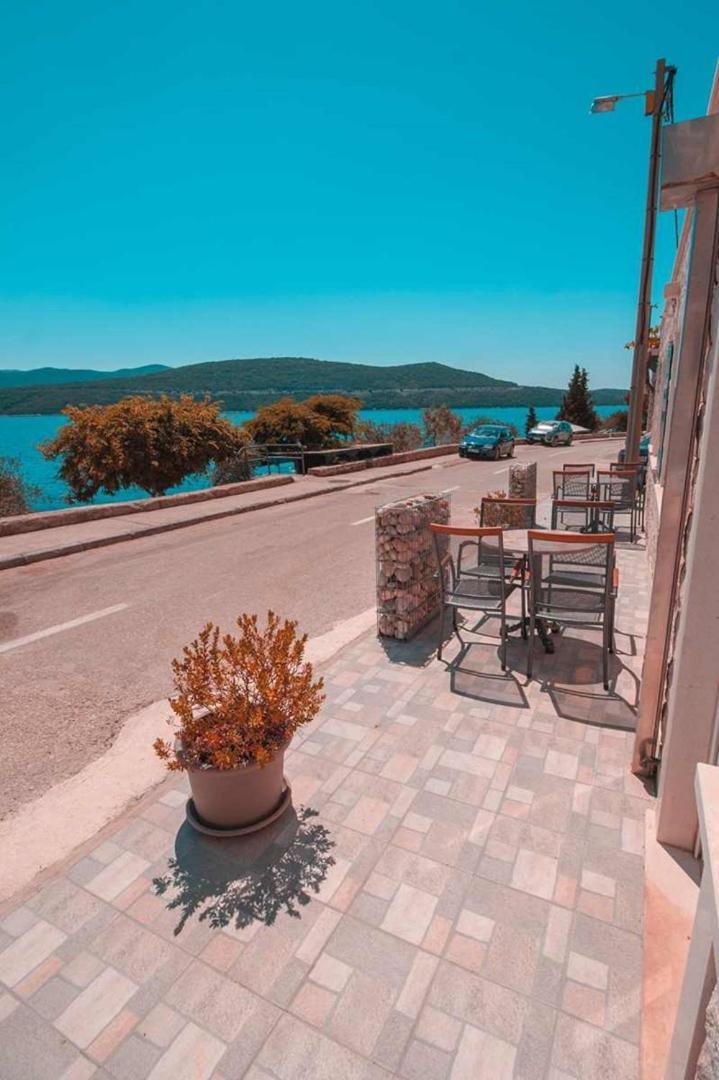 Villa Raguz Sa Privatnom Plazom I Garazom Неум Екстериор снимка