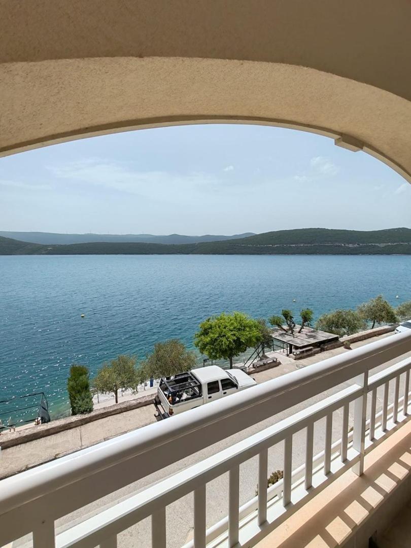 Villa Raguz Sa Privatnom Plazom I Garazom Неум Екстериор снимка