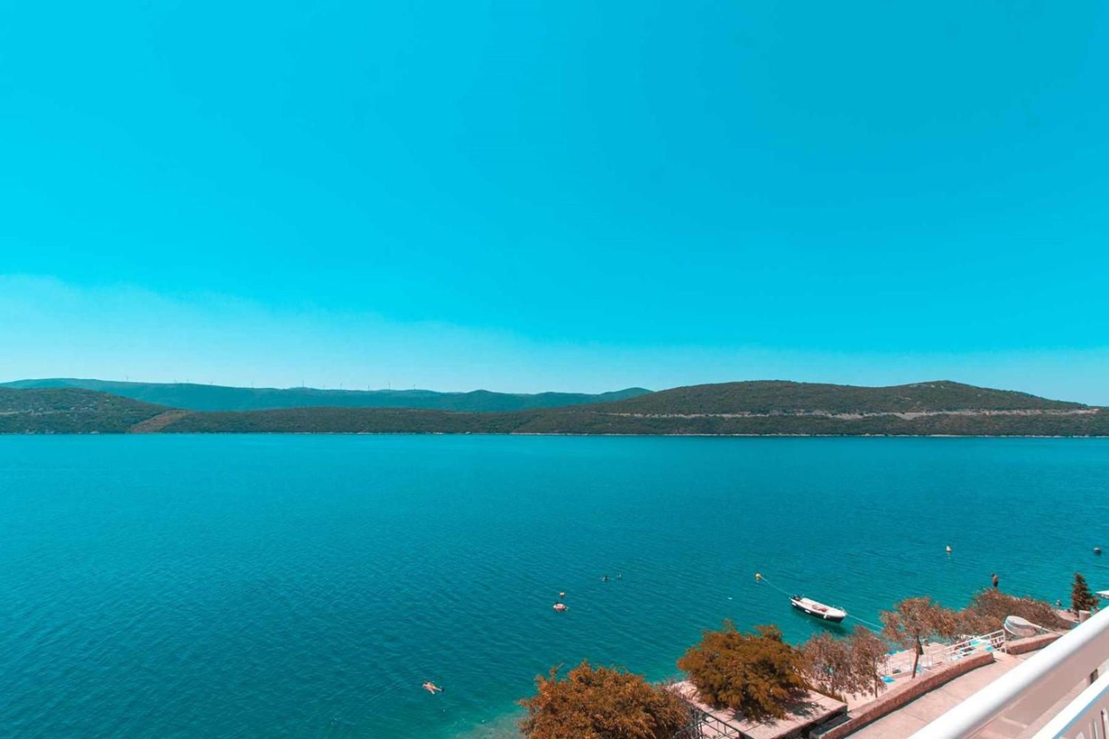 Villa Raguz Sa Privatnom Plazom I Garazom Неум Екстериор снимка