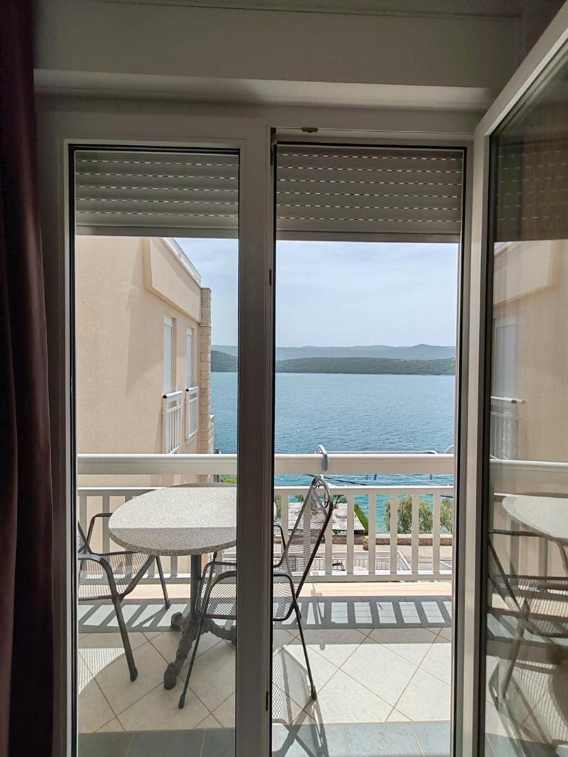 Villa Raguz Sa Privatnom Plazom I Garazom Неум Екстериор снимка