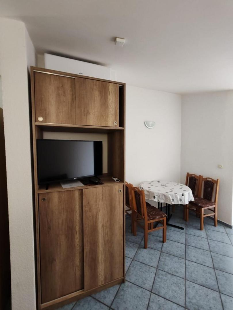 Villa Raguz Sa Privatnom Plazom I Garazom Неум Екстериор снимка