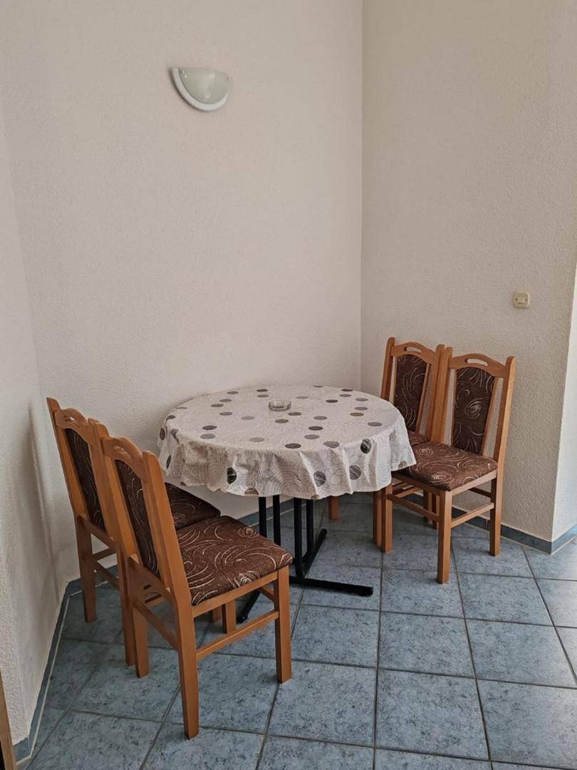 Villa Raguz Sa Privatnom Plazom I Garazom Неум Екстериор снимка